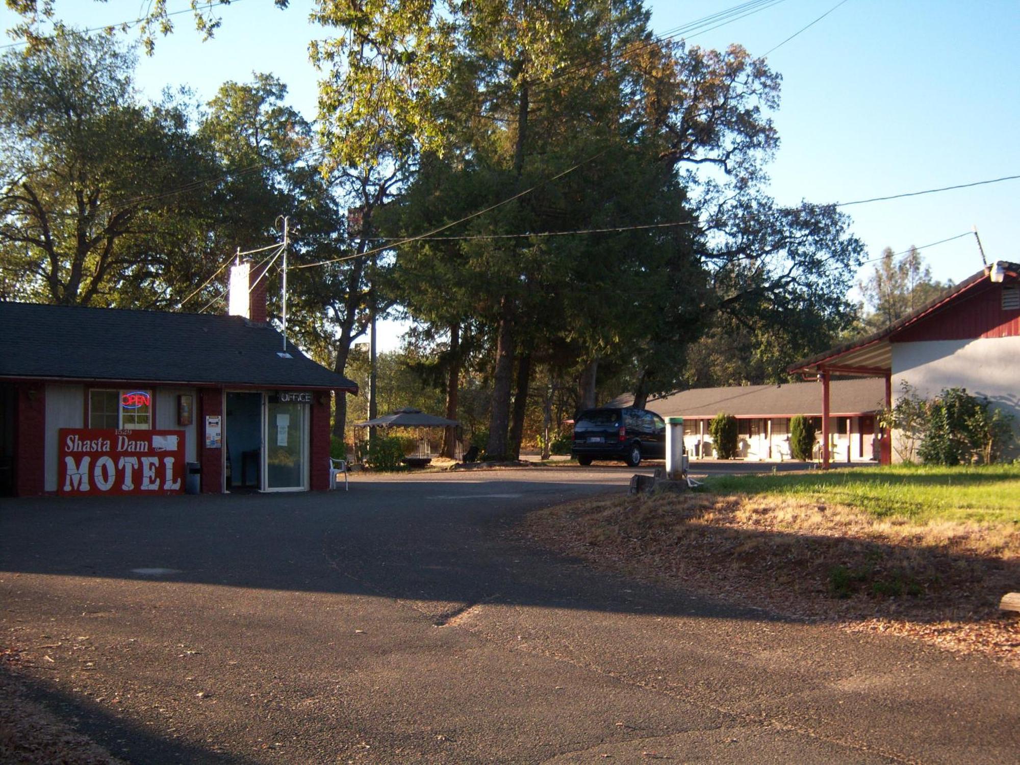 Shasta Dam Motel Шаста Лейк Екстер'єр фото