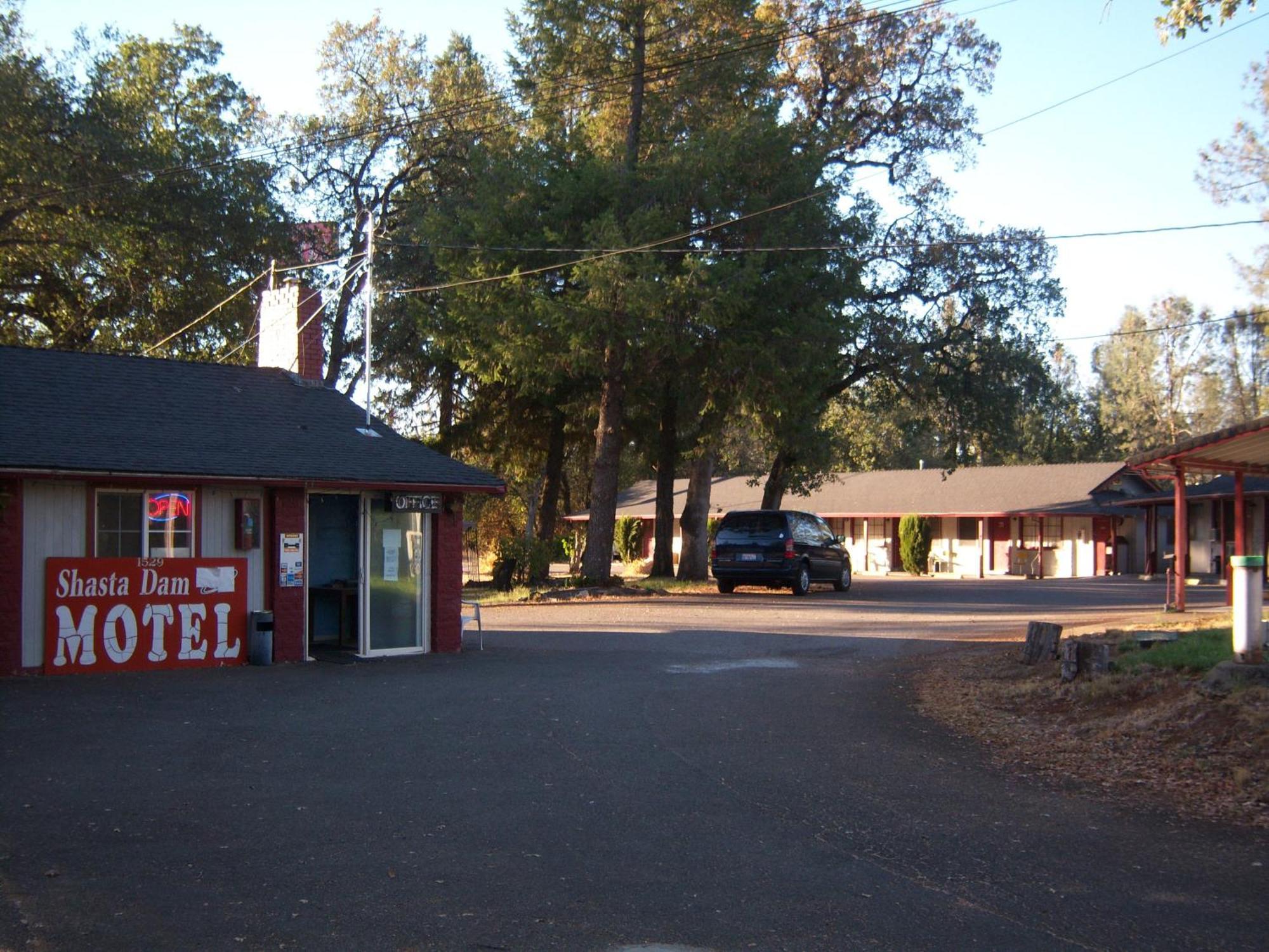 Shasta Dam Motel Шаста Лейк Екстер'єр фото
